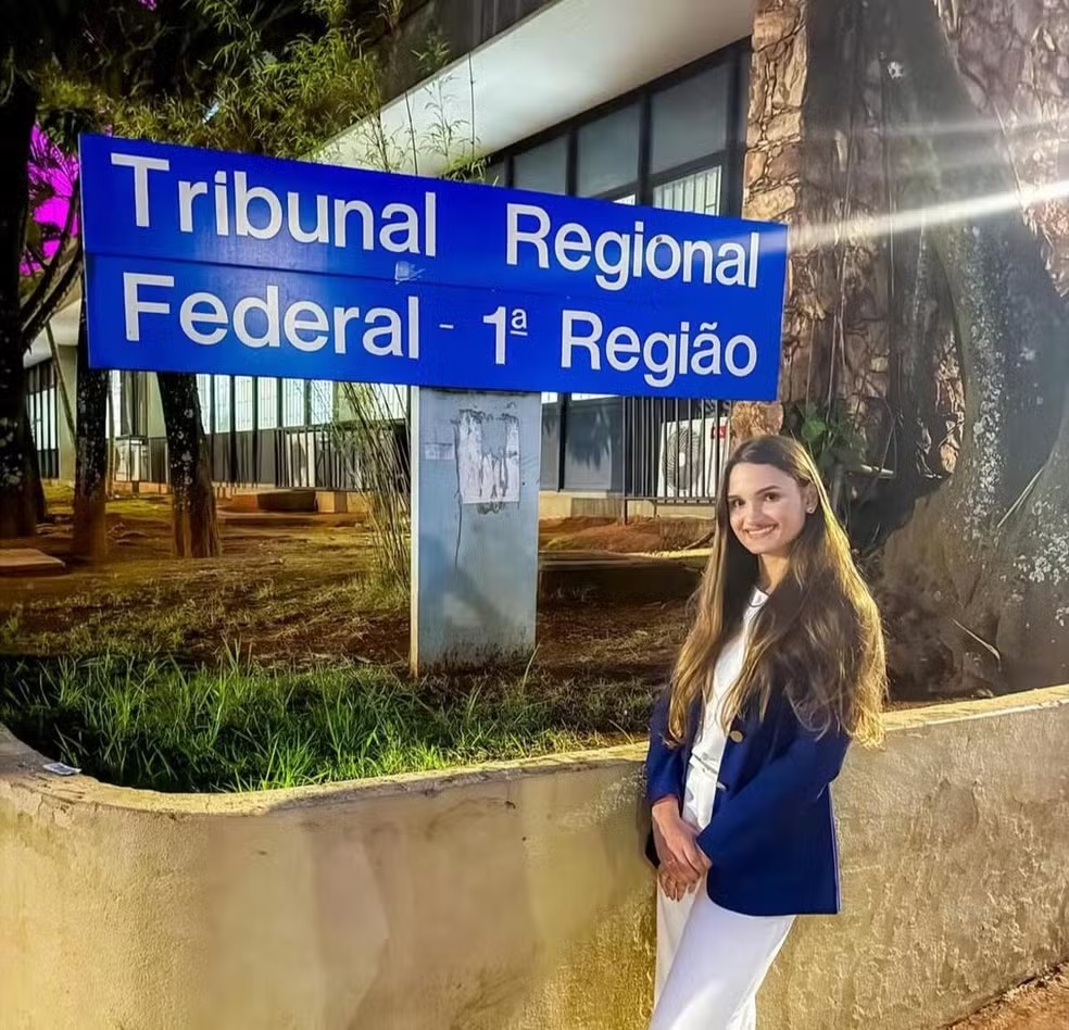 Aos 25 anos, mineira toma posse como a mais jovem juíza federal do país